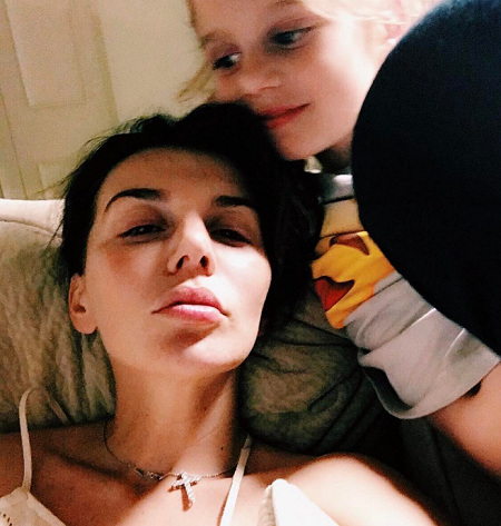 Анна Седокова мучает детей