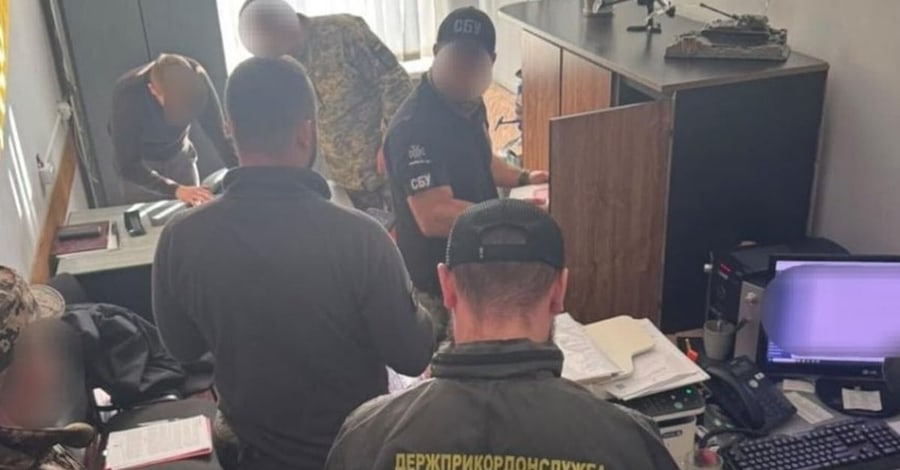 Border guard detained in Zakarpattia for demanding 20,000 hryvnia for rear service