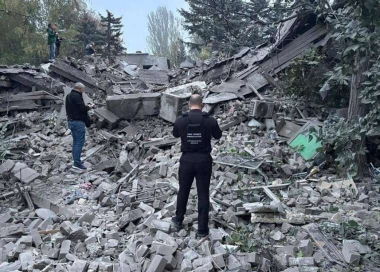 Four killed, 14 injured after air strike on Izium
