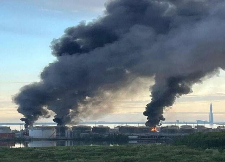 Дрони атакували Москву та Петербург: у Ленобласти збито 57 БПЛА, горить нафтовий термінал