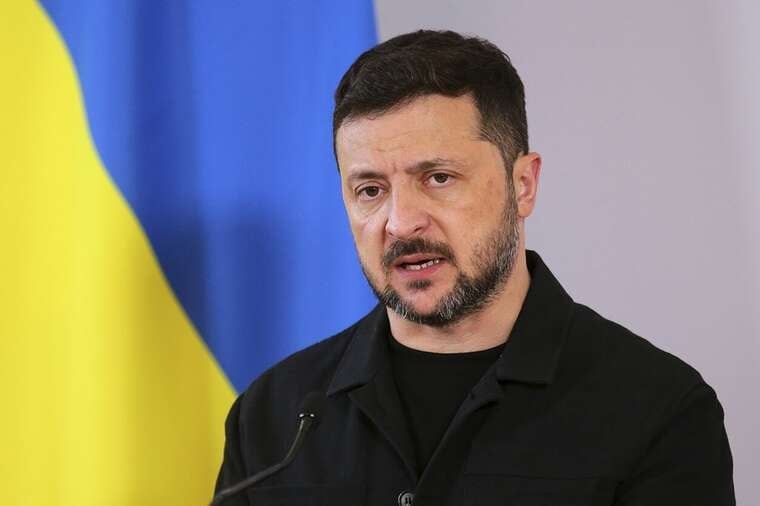 Зеленський зізнався, що війна виснажує його та позбавляє сну