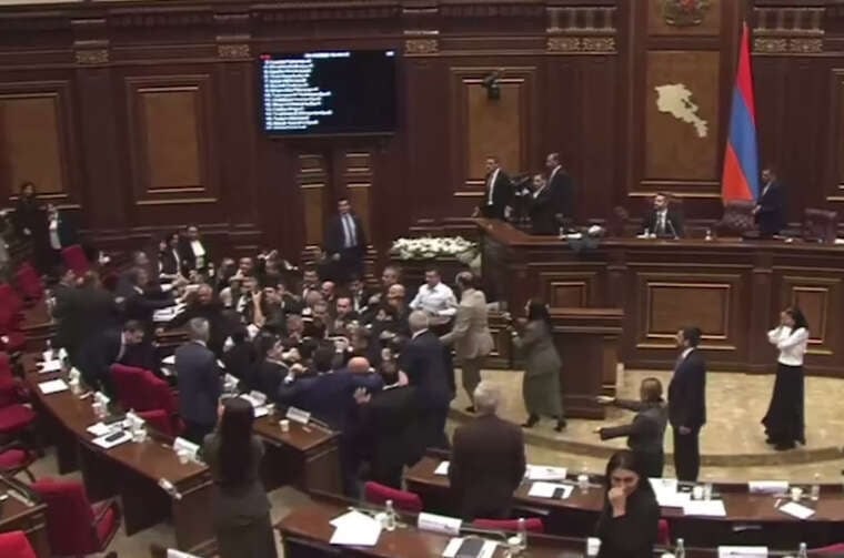 Clash between government and opposition representatives at the Armenian National Assembly