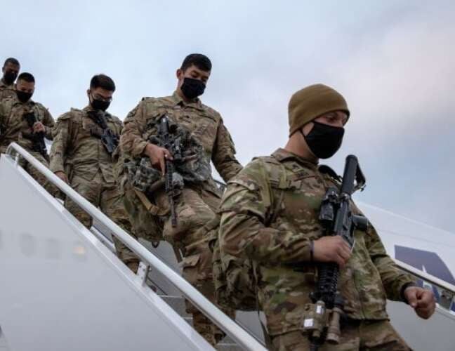США перемістили близько 12 бомбардувальників B-1 з Британії через загрозу, підозрюють Іран