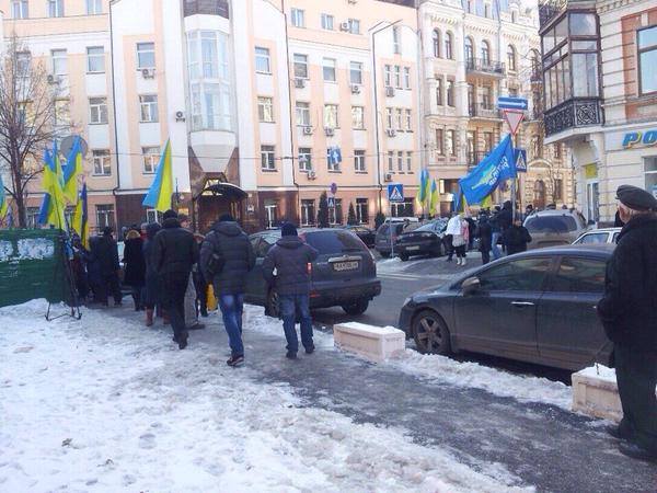 Под ГПУ митинг в поддержку Ефремова
