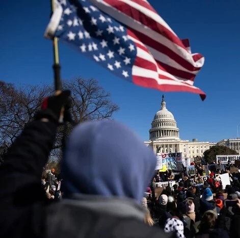 Протесты в США: тысячи людей вышли на улицы