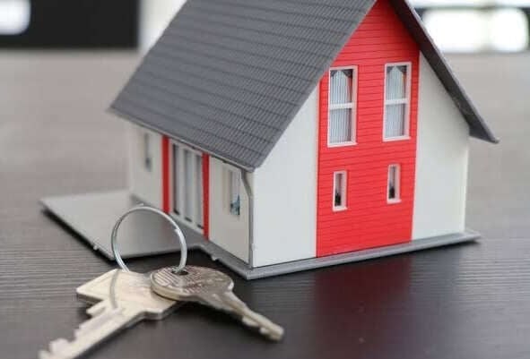 Apartments of Ukrainians abroad and single pensioners become targets for fraudsters