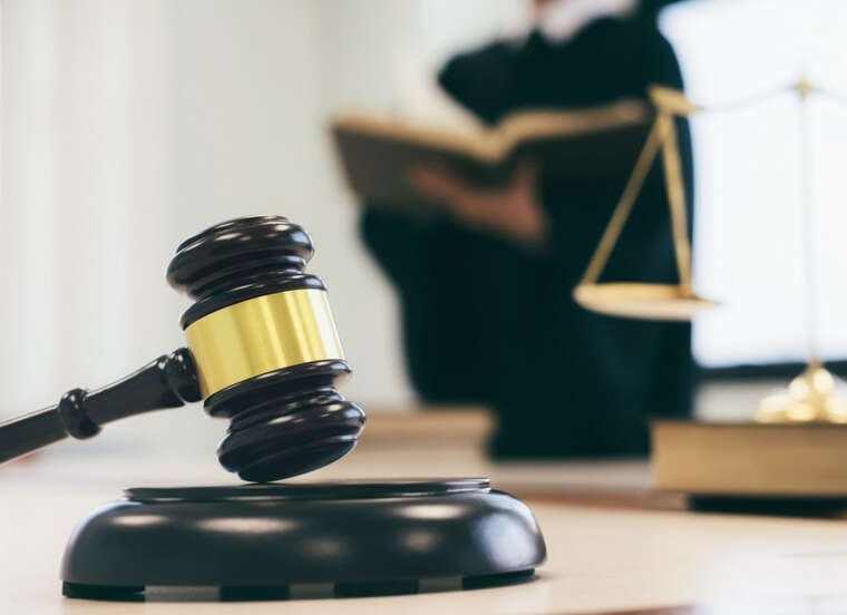 Суд змусив мешканку Дніпропетровщини сплатити 411 тис. грн податків за доходи з OnlyFans