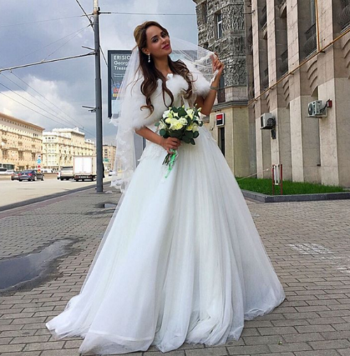 Анна Калашникова пришла в ЗАГС в свадебном платье